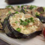 Bezigheidstherapie met gevulde aubergine