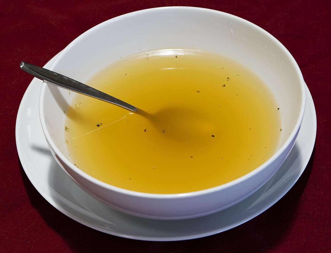 Bouillon maken, de basis. Bouillon van verse ingrediënten