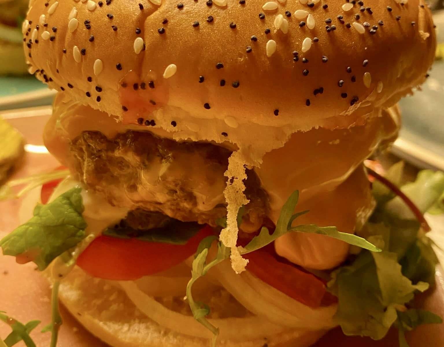 Het échte broodje hamburger. Door deze jaren ‘70 broodje hamburger te maken, heb je een ‘gezondere’ versie. Een beetje nostalgie. Weet wat je eet.