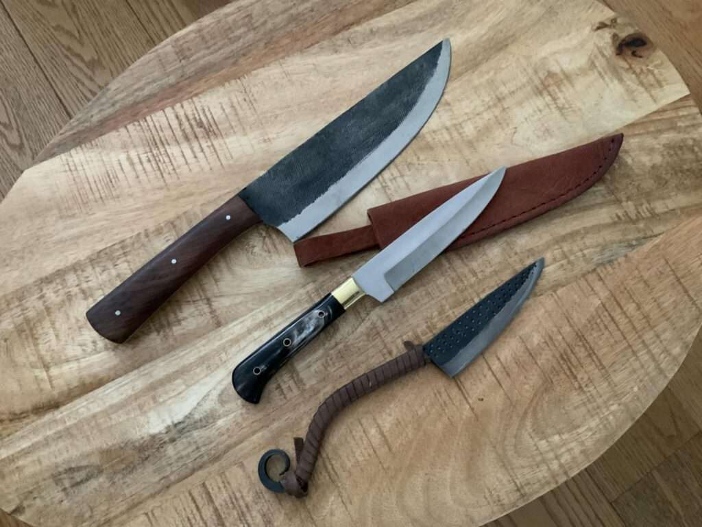 Prachtige middeleeuws keukenmessen voor de middeleeuwse keuken.