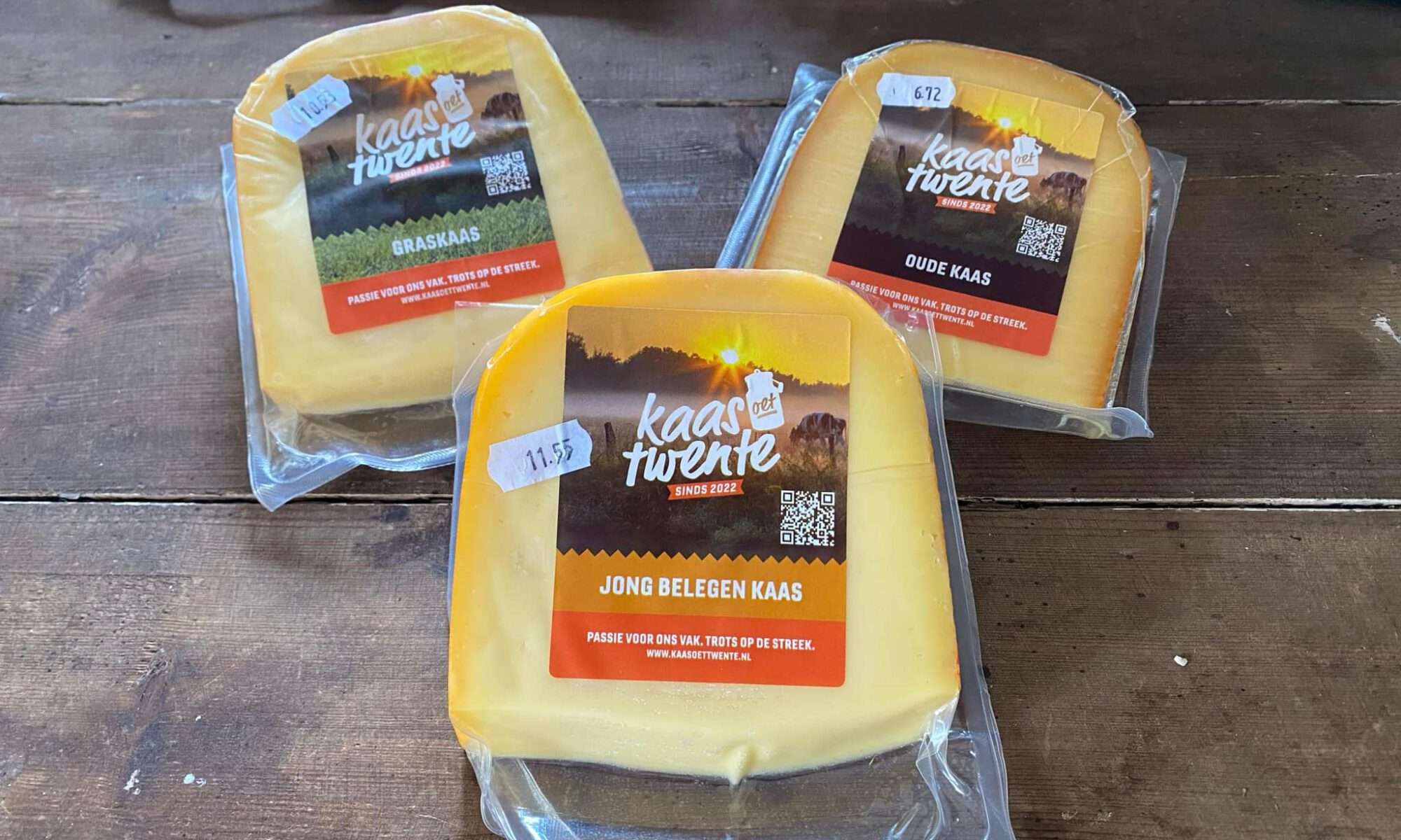 De melk wordt met zorg verwerkt tot wat hier “donders lekkere kees” genoemd wordt. In de boerderijwinkel van Jan liggen de kazen klaar: van mild en romig jong tot karaktervol en pittig extra belegen.